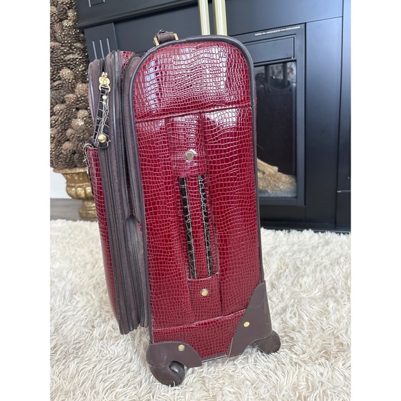Samantha Brown Red Croc Embossed Carry On Luggage Spinner Wheels Travel Bag - Picture 5 of 13